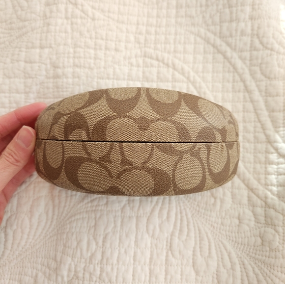 Coach sunglasses Case - Picture 2 of 5